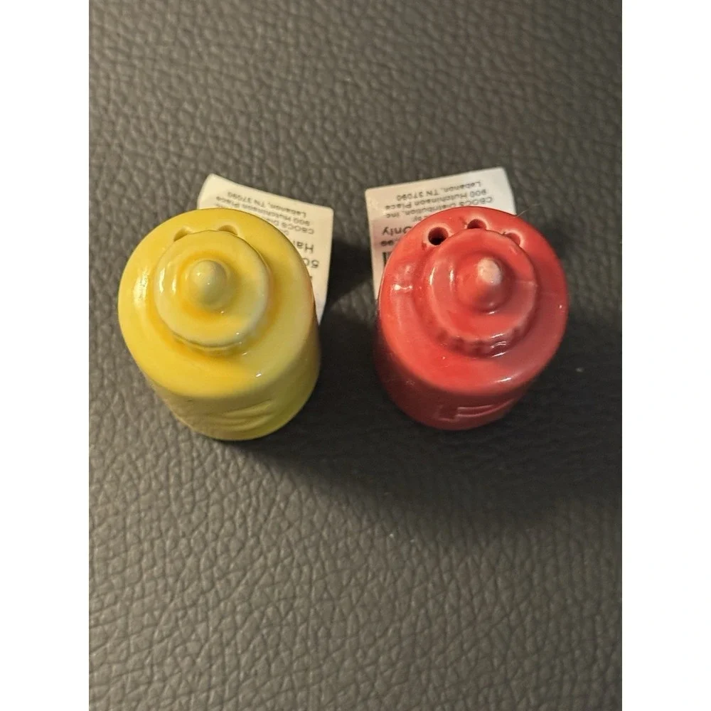 NWOB Mustard And Ketchup Mini Salt And Pepper Shakers Ceramic Red And Yellow